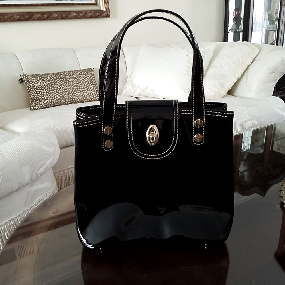 Eric Javits Designer Patent Leather Structured Handbag Purse. Gold hardware.